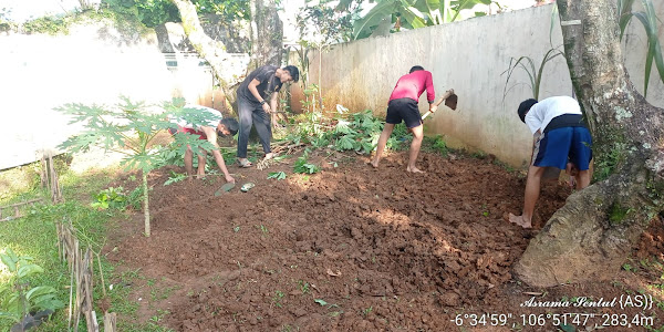 Kegiatan pembuatan lahan untuk bercocok tanam Senin 16-mei-2022