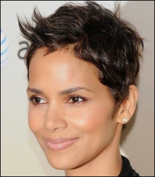 Short Hairstyle For Women With Oval Face