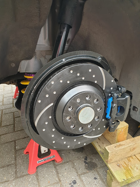 R32 rear calipers and rotors