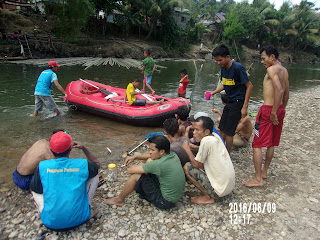 Tradisi Bekarang di sungai kikim lahat