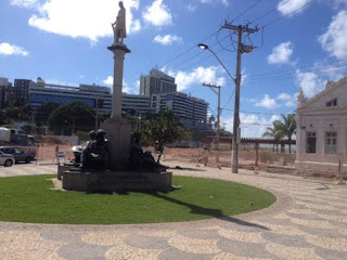 Obra da Praça Colombo praticamente concluída. Veja o antes e o depois