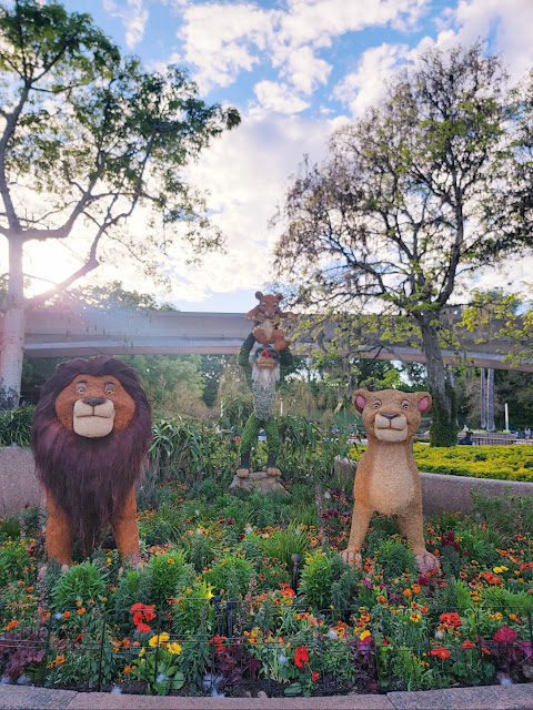 Lion King topiary,  Simba