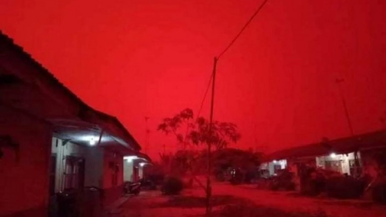 langit merah di jambo