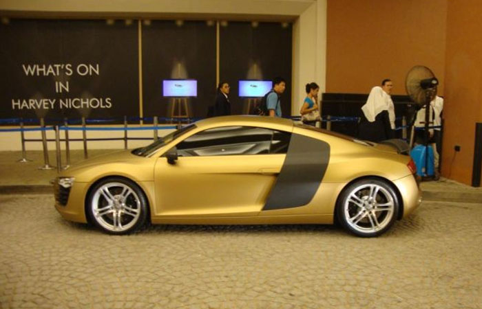  possibility of driving a golden car with this remarkable golden Audi R8