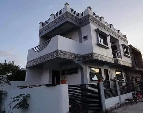 Kids of tricycle driver, dressmaker build mansion for their parents after becoming successful