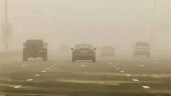 Abu Dhabi, News, Gulf, World, Police, Weather, UAE, UAE: Police Warn Motorists Of Low Visibility Due To Dust.