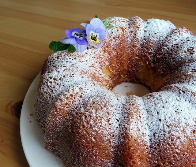 Italian Lemon Cream Cake