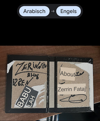 Opengeslagen boekenkaft met handschrift met daarover geprojecteerd automatische vertalingen 'Babu Lah, en 'About Zerrin Fataj'