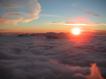 gambar gunung, foto pegunungan indah dan spektakuler