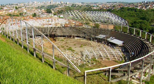 VARGINHA NET - Jornal InformaSION: DEPOIS DE 14 ANOS O "MELÃOZINHO" COMEÇA  A SER DEMOLIDO EM VARGINHA