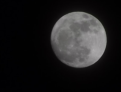 La Luna: fotografía de la luna llena desde España.