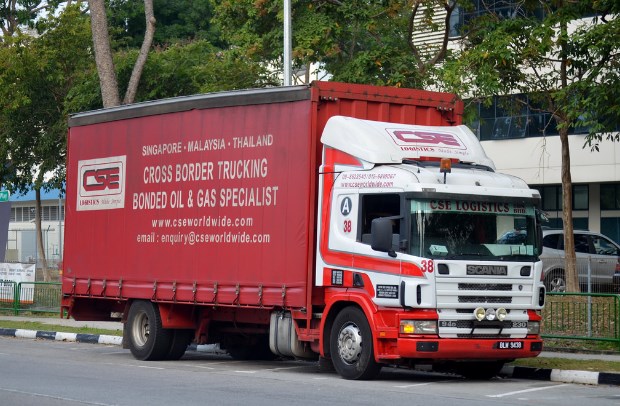 mobil truk box Scania P94D Car