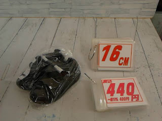 中古品　ブラック　スニーカー　１６ｃｍ　４４０円