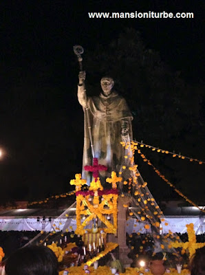 Altar de Muertos en honor de Don Vasco de Quiroga en Pátzcuaro