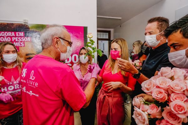 Programa Tudo Rosa: Cícero Lucena abre programação do mês da prevenção ao câncer de mama