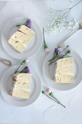 Tarta de boda cortada en porciones