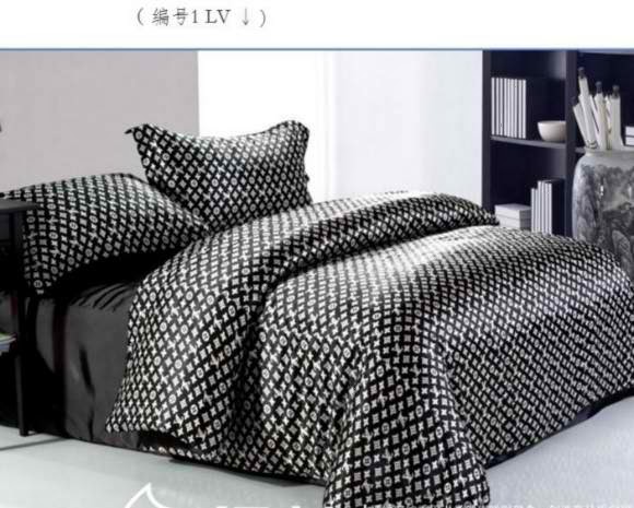 LOUIS VUITTON BED COVER SET