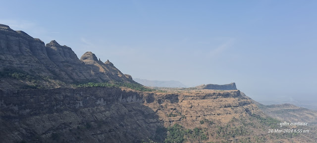 भैरव गडाच्या माथ्यावरून दिसणारे नवरा नवरी सुळका, नानाचा अंगठा व नाणेघाटाचा परिसर