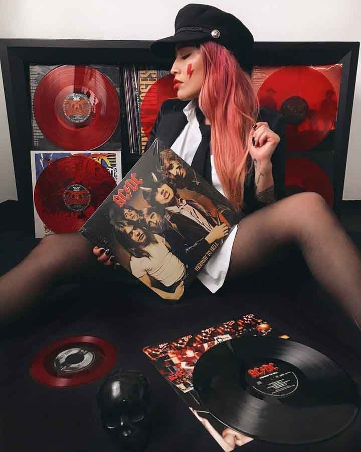 Fiorella Palacios και το heavy metal είναι sexy!