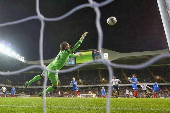 Hull goalkeeper Eldin Jakupović fails to stop a goal from Tottenham midfielder Gylfi Sigurðsson