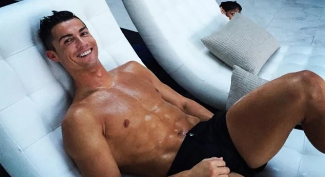  Cristiano Ronaldo a partagé une vidéo avec ses fans en montrant son spa de sa maison