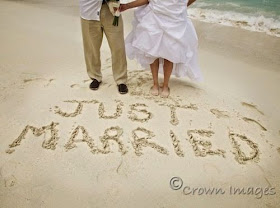 just married yazısı sahil düğünü kum kumsal