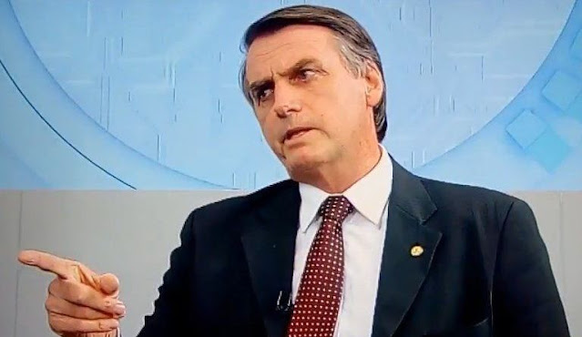 Bolsonaro diz que não entregará celular à Justiça: ‘Só se fosse um rato’