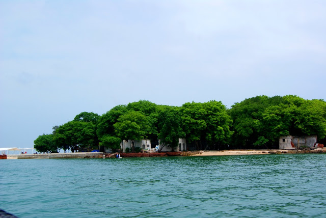 Keindahan Pulau Rambut  dan Pulau Cipir Belajar Bahasa 