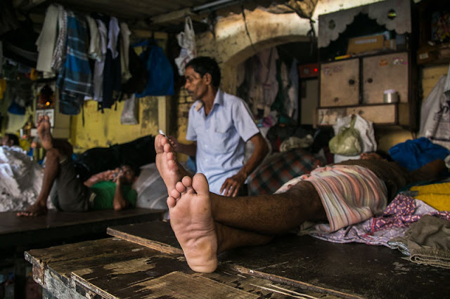 portrait street photography dhobi ghat mumbai