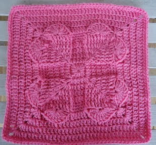 http://translate.googleusercontent.com/translate_c?depth=1&hl=es&prev=/search%3Fq%3Dhttp://www.knotyournanascrochet.com/p/free-patterns.html%26safe%3Doff%26biw%3D1429%26bih%3D984&rurl=translate.google.es&sl=en&u=http://myblueangels.blogspot.com.es/2012/02/forever-love-12-square.html&usg=ALkJrhhkfKjO30vVAiwu_vx7Es8tRHC-gA