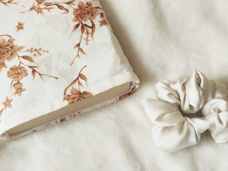 Book Sleeve with Scrunchie