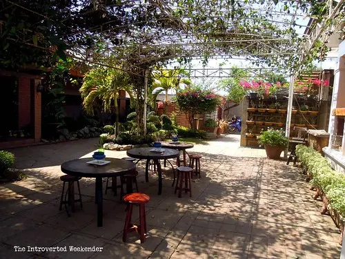 Puerto Princesa Travel Guide: al-fresco dining area at Baker's Hill