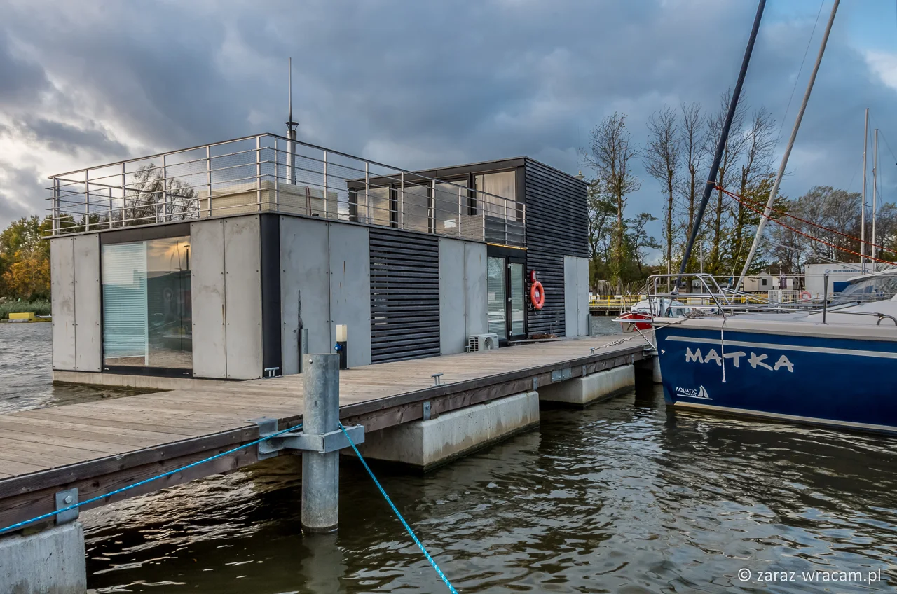 HT Houseboats