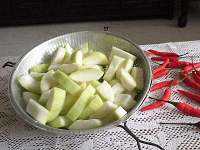 Bottle Gourd Dhal Curry Recipe @ treatntrick.blogspot.com