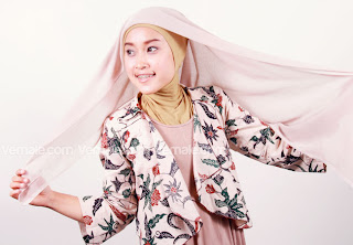 Cantik dengan Jilbab Segitiga