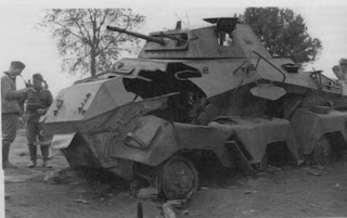 Тяжелый бронеавтомобиль Sd.Kfz. 231 (8-Rad) разведывательного батальона одной из танковых дивизий вермахта, уничтоженный польской артиллерией.