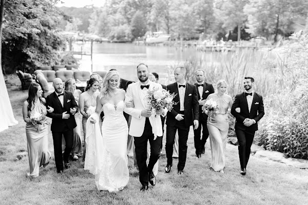 Backyard Summer Wedding in Edgewater, MD photographed by Maryland Wedding Photographer Heather Ryan Photography