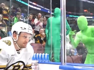 Green Men taunt James van Riemsdyk, Bruins vs. Canucks, 2/24/2024