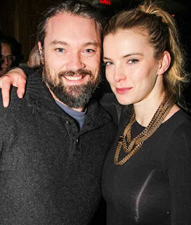 Picture of Cosmo Pfeil with his wife Betty Gilpin
