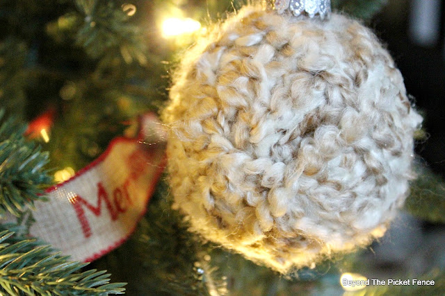 christmas, ornament, DIY, yarn ball. rustic decor, cabin decor, http://bec4-beyondthepicketfence.blogspot.com/2015/11/12-days-of-christmas-day-6-warm-cozy.html