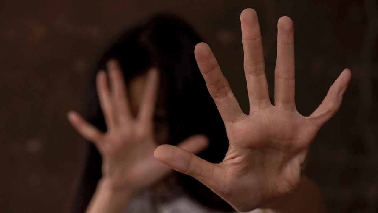 Casal foragido por estupro contra adolescente é preso