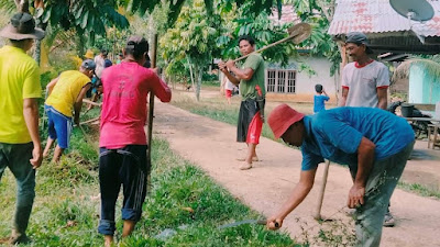 Giat Jumat Bersih, Warga Dusun Karya Nyata Desa Siabu Kompak Gotong Royong Bersihkan Lingkungan 