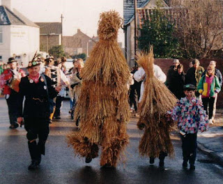 Tradisi Straw Bear