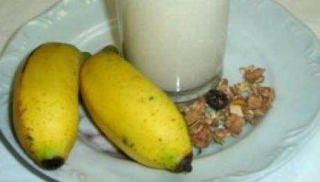 Batida de leite com granola