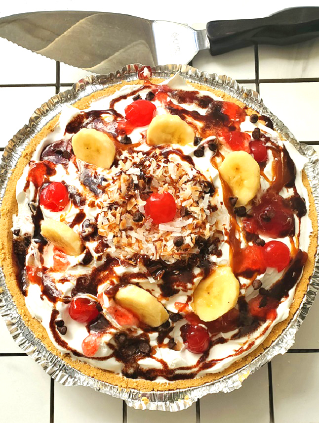banana pudding pie topped with all the ice cream toppings of a banana split