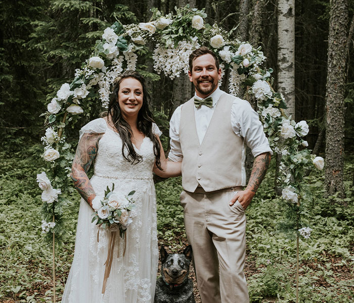Dog photobombs her owners’ wedding picture
