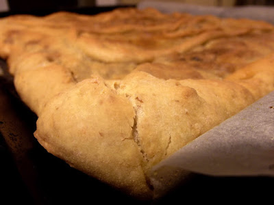 Empanada de bacalao con pasas (de masa madre)