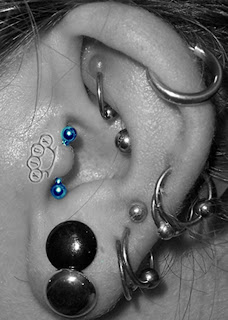 tragus piercing