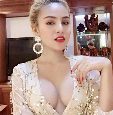 Artis Ini Dilarang Syuting Selama 1 Tahun Karena Berfoto Seksi