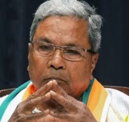  Siddaramaiah apologizes profusely to a Congress corporator for the death of his daughter